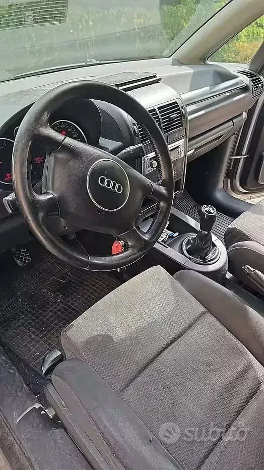 Usata Audi A2 75 CV (55 kW) 2004 Grigio Utilitaria