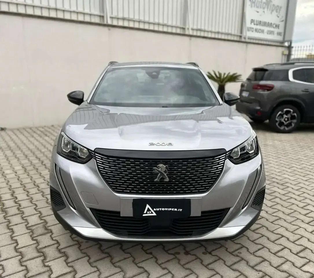 Usata Peugeot 2008 Allure 131 CV (96 kW) 2023 Grigio SUV