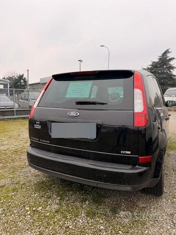 Begagnad Ford Focus 145 HK (106 kW) 2005 Minibuss