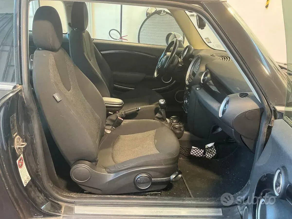 Usata Mini Cooper D 112 CV (82 kW) 2011 Nero Utilitaria