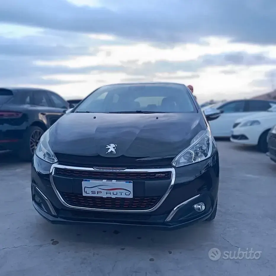 Usata Peugeot 208 GT-line 100 CV (73 kW) 2016 Nero Utilitaria