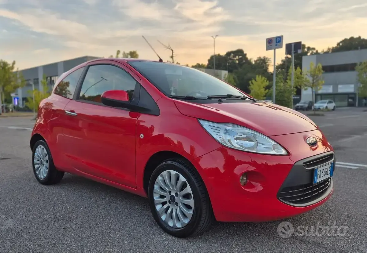 Usata Ford Ka 69 CV (50 kW) 2015 Rosso Berlina