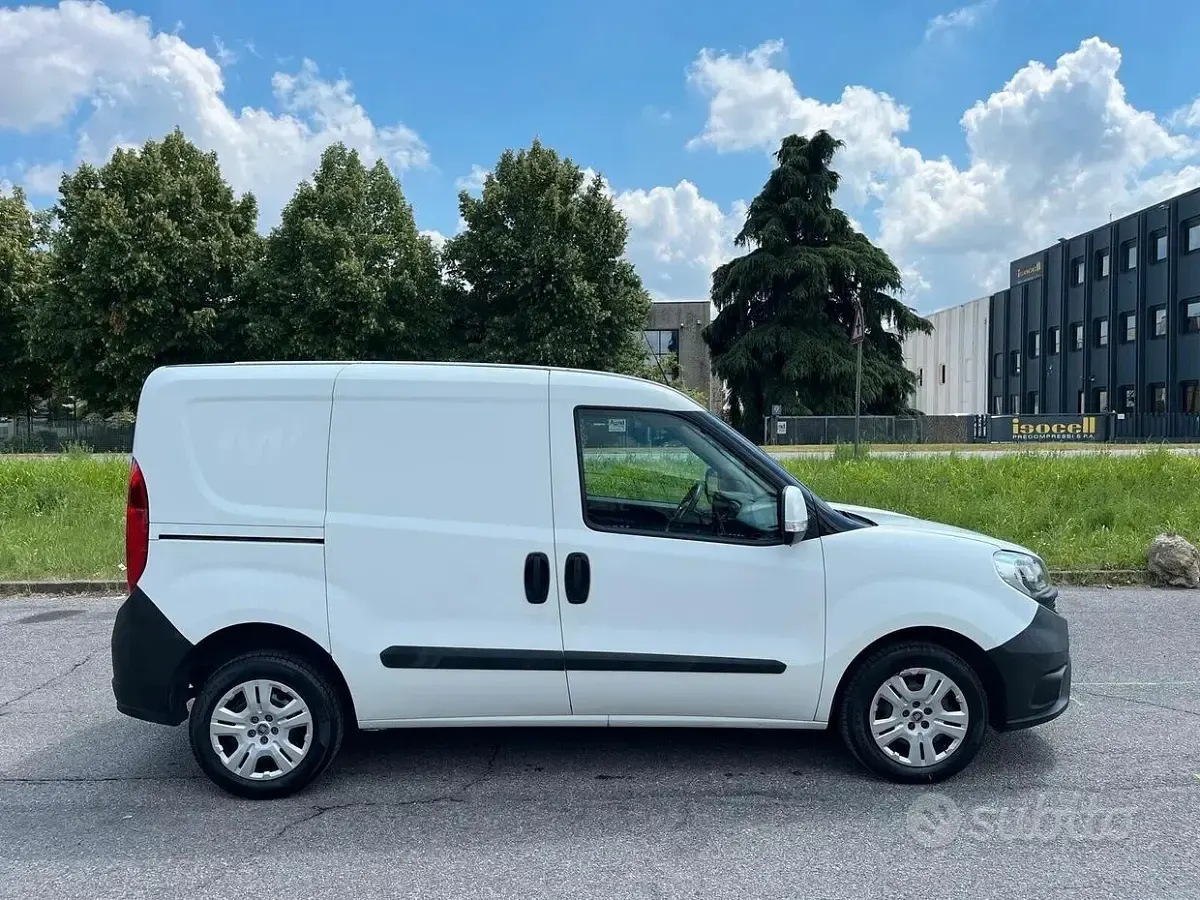Usata Fiat Doblò 90 CV (66 kW) 2015 Bianco Monovolume