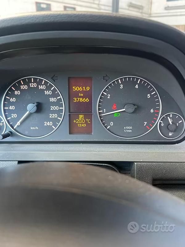 Usata Mercedes A150 95 CV (69 kW) 2010 Grigio Berlina