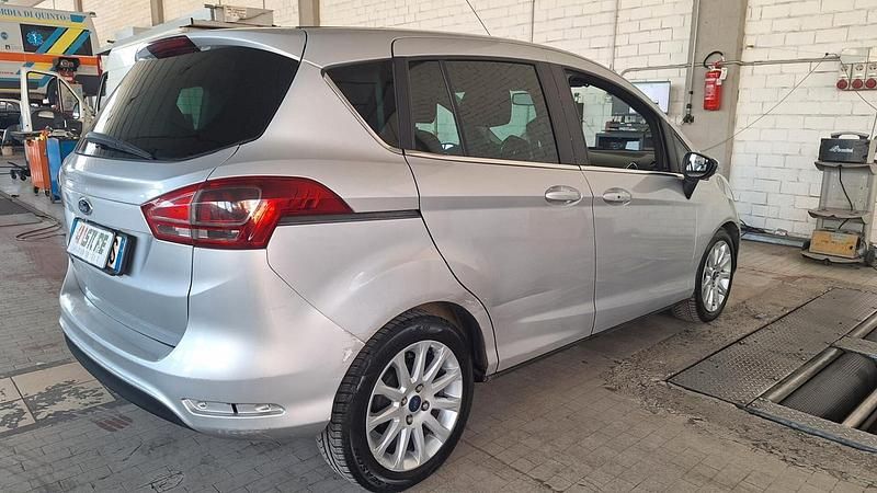 Usata Ford B-MAX Titanium 75 CV (55 kW) 2014 Argento Monovolume