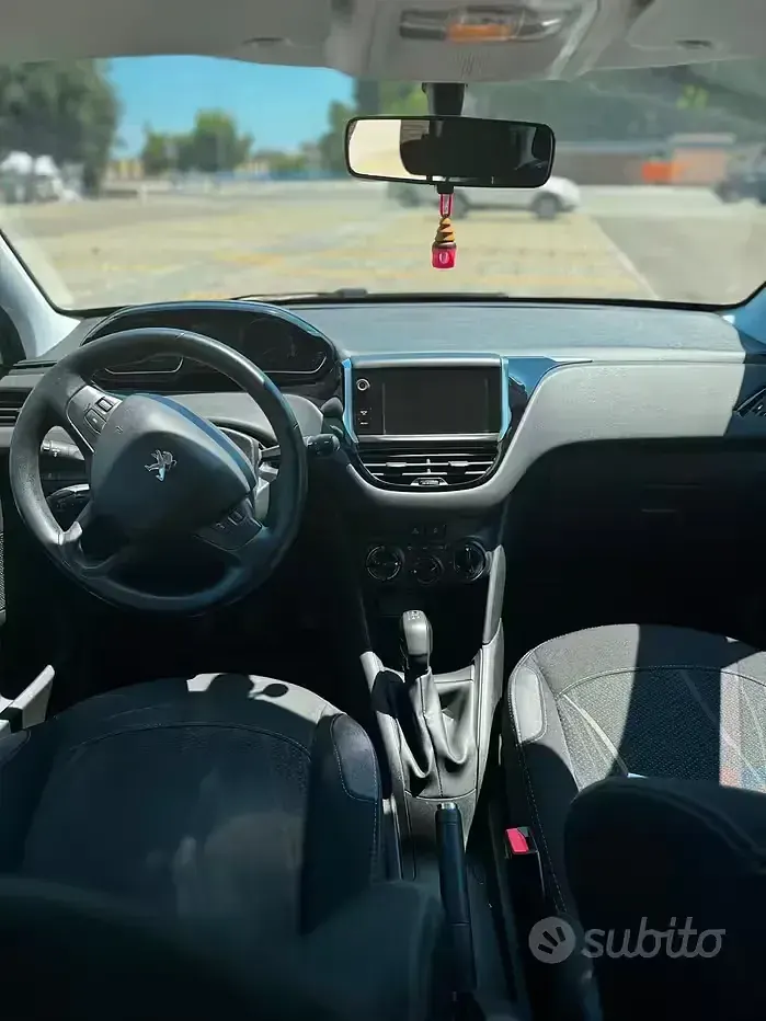 Usata Peugeot 208 Active 91 CV (66 kW) 2014 Bianco Utilitaria