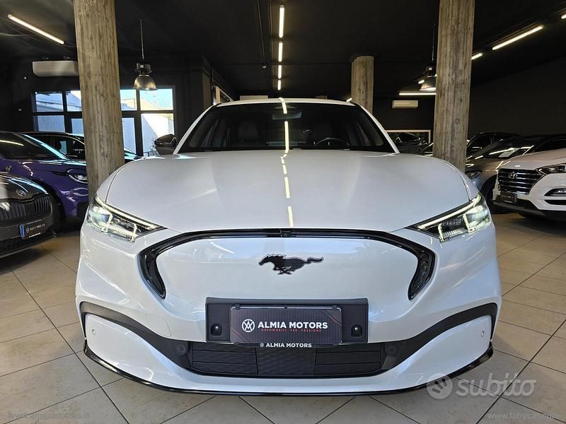 Usata Ford Mustang Mach-E 197 kW (269 CV) 2022 Bianco SUV