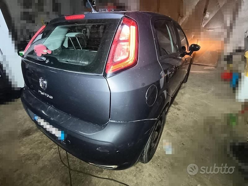 Usata Fiat Grande Punto 85 CV (62 kW) 2012 Grigio Utilitaria
