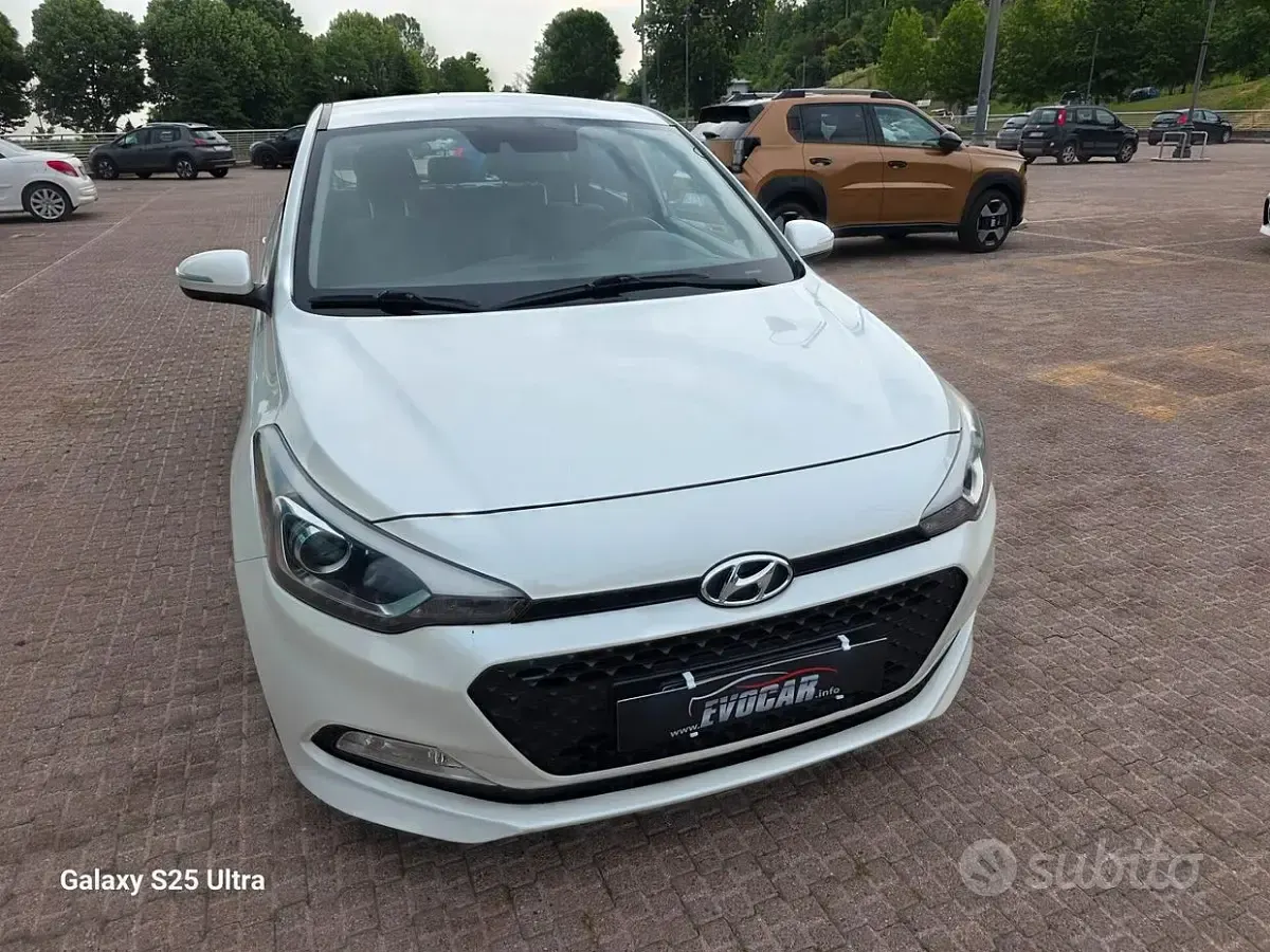 Usata Hyundai i20 84 CV (61 kW) 2015 Bianco Berlina