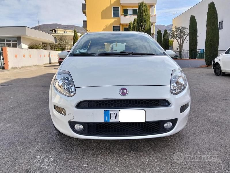 Usata Fiat Punto Street 69 CV (50 kW) 2014 Bianco Utilitaria