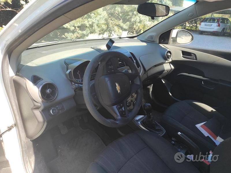 Usata Chevrolet Aveo LT 75 CV (55 kW) 2013 Bianco Berlina