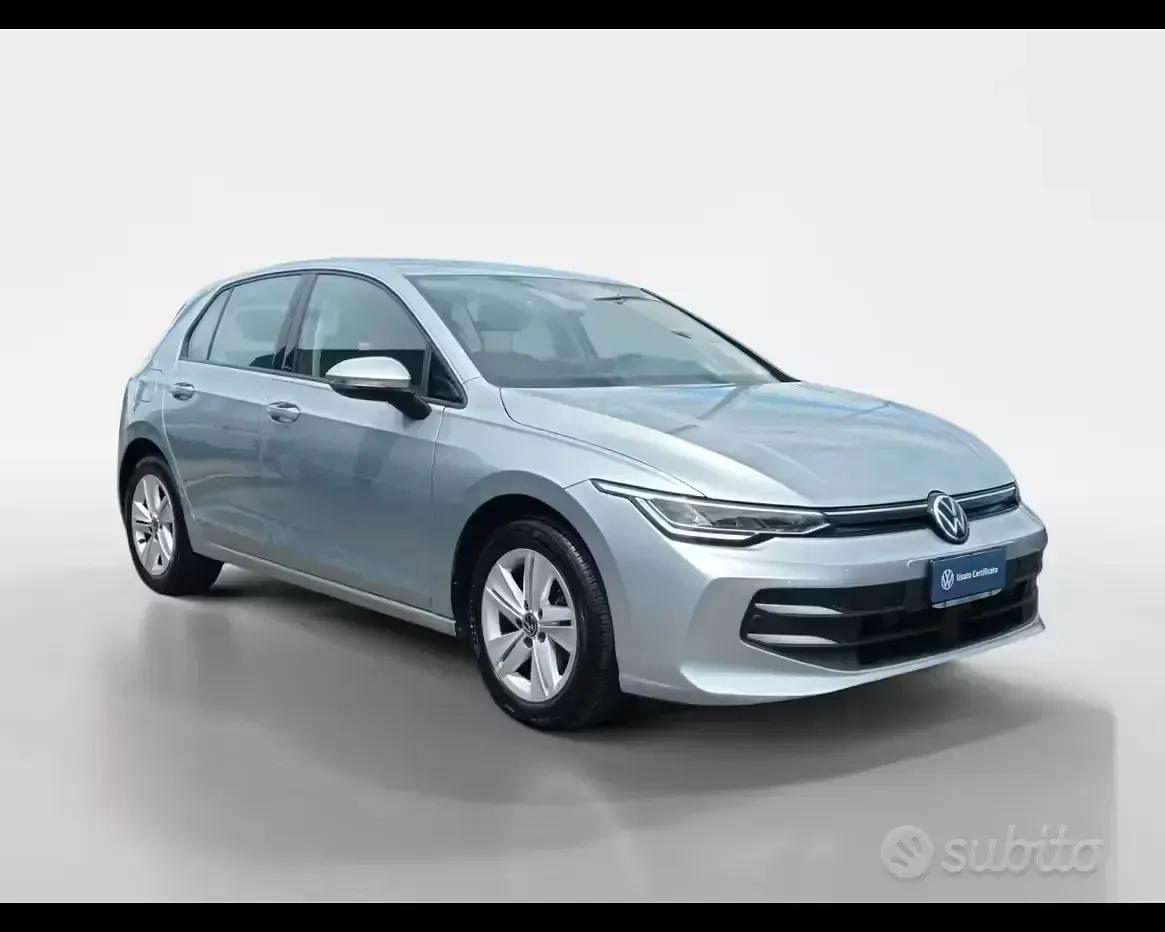 Usata VW Golf VIII Life 116 CV (85 kW) 2025 Grigio Berlina