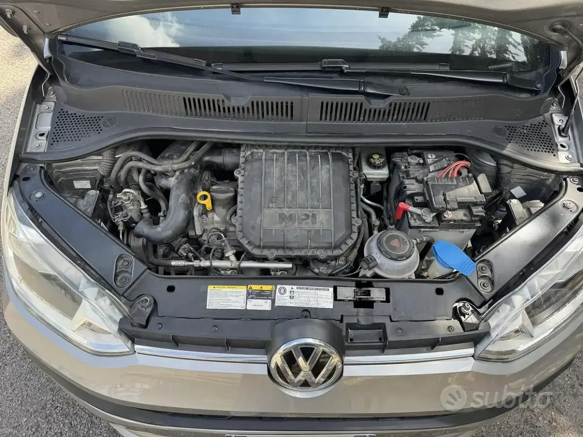Usata VW up! Move 68 CV (50 kW) 2019 Grigio Utilitaria