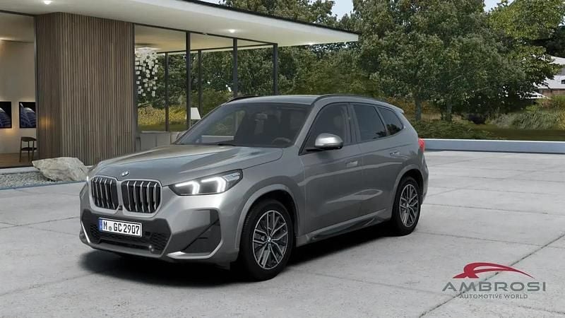 Space silver metallizzato Nuova 2025 BMW X1 M Sport SUV | 41.300 € (Super prezzo) - Immagine 1/4