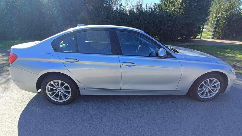Usata BMW 318 Executive 143 CV (105 kW) 2015 Argento Berlina