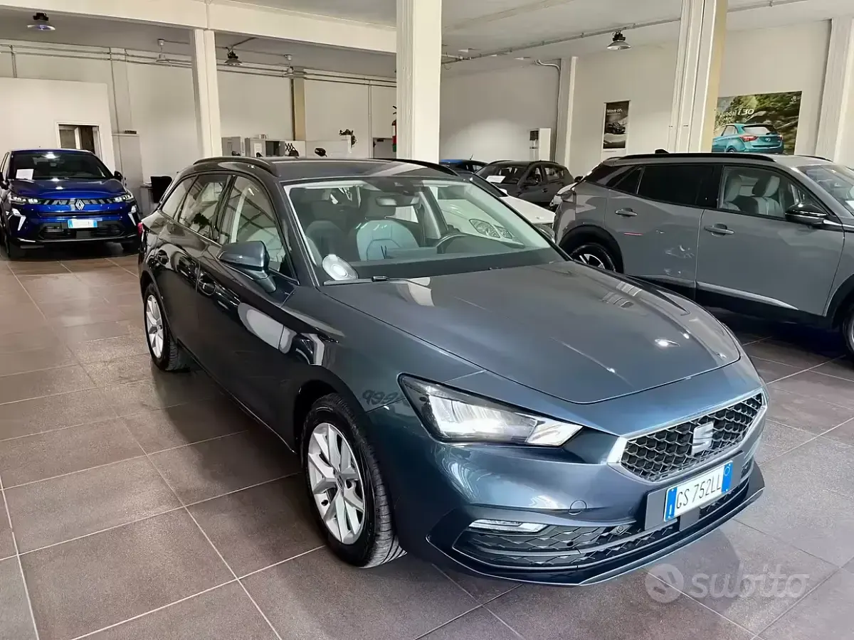 Usata Seat Leon Business 150 CV (110 kW) 2023 Grigio Station wagon