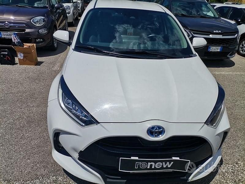 Usata Toyota Yaris Hybrid Trend 92 CV (67 kW) 2021 Bianco Berlina