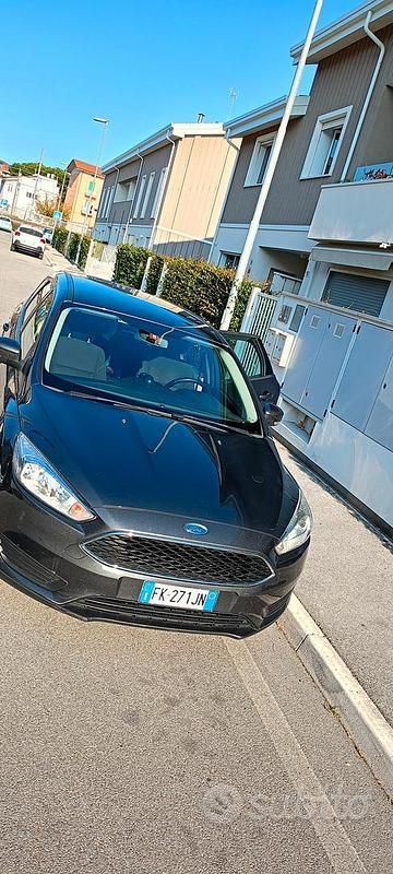 Usata Ford Focus 105 CV (77 kW) 2017 Nero Station wagon