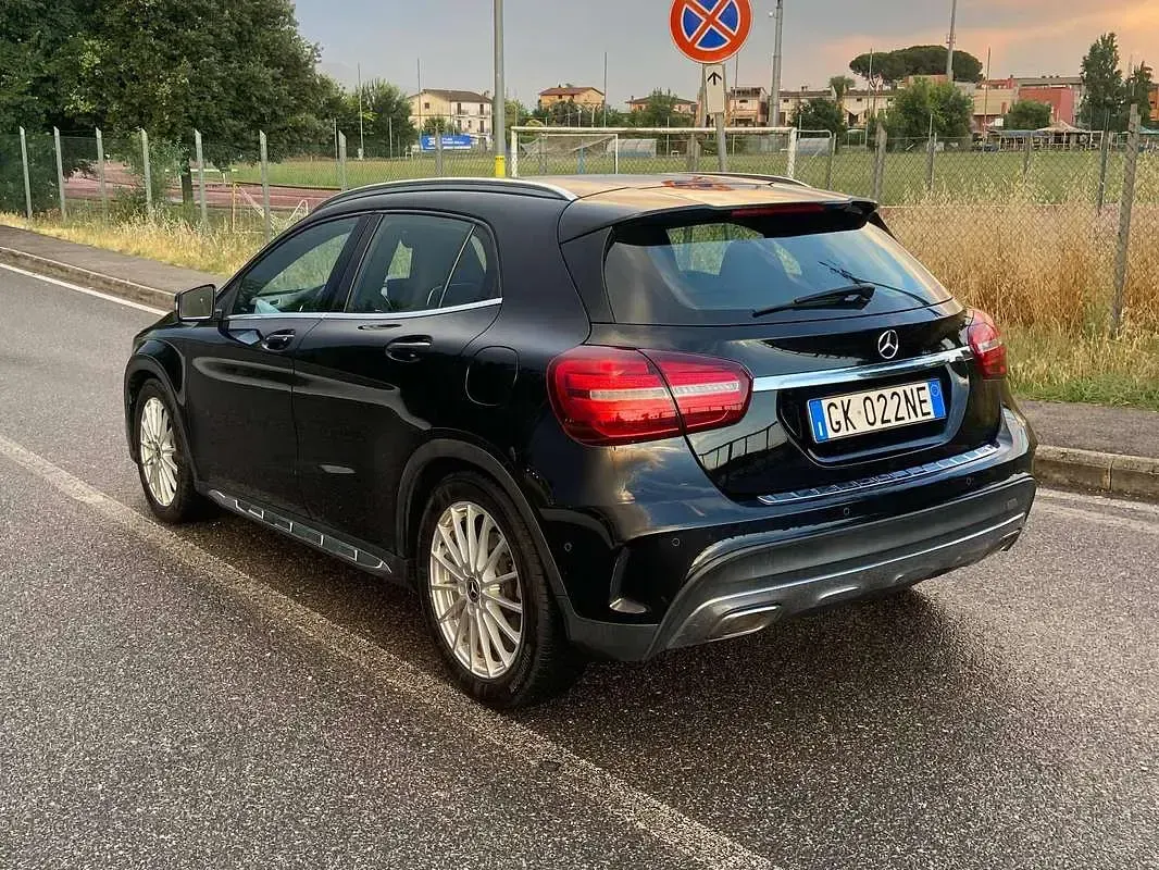 Usata Mercedes GLA200 Executive 136 CV (100 kW) 2017 Nero SUV