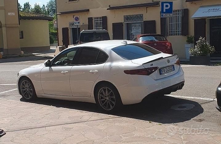 Usata Alfa Romeo Giulia Super 150 CV (110 kW) 2018 Bianco Berlina
