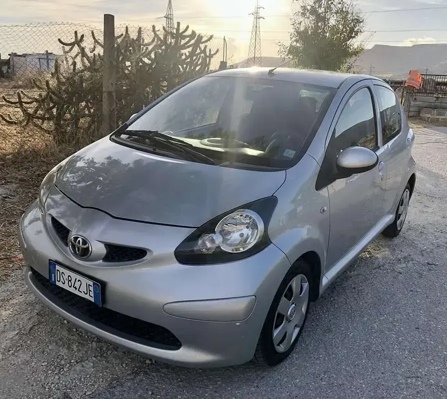 Usata Toyota Aygo 68 CV (50 kW) 2008 Grigio Utilitaria