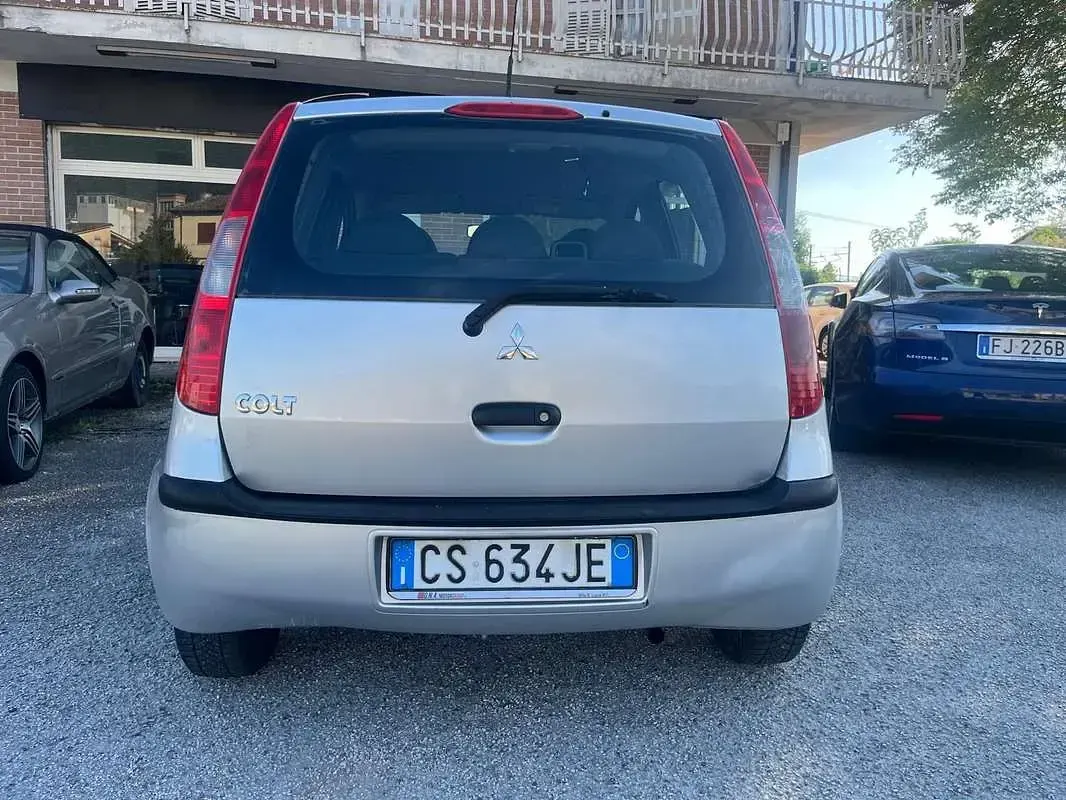 Usata Mitsubishi Colt Inform 75 CV (55 kW) 2005 Argento Utilitaria