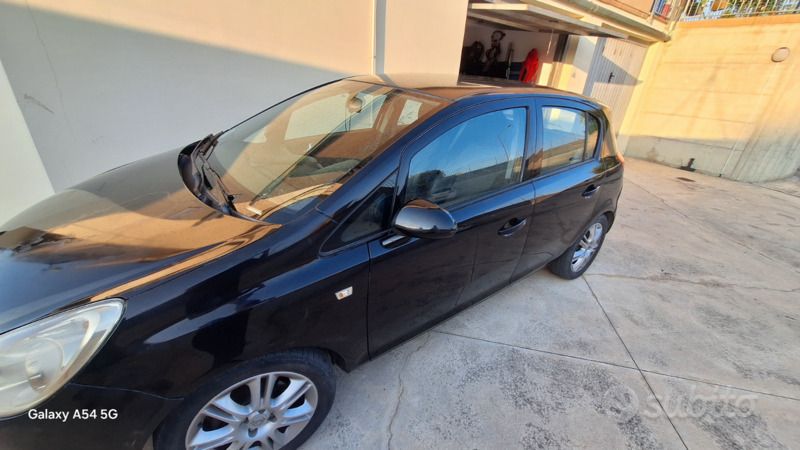 Usata Opel Corsa 65 CV (47 kW) 2008 Nero Utilitaria