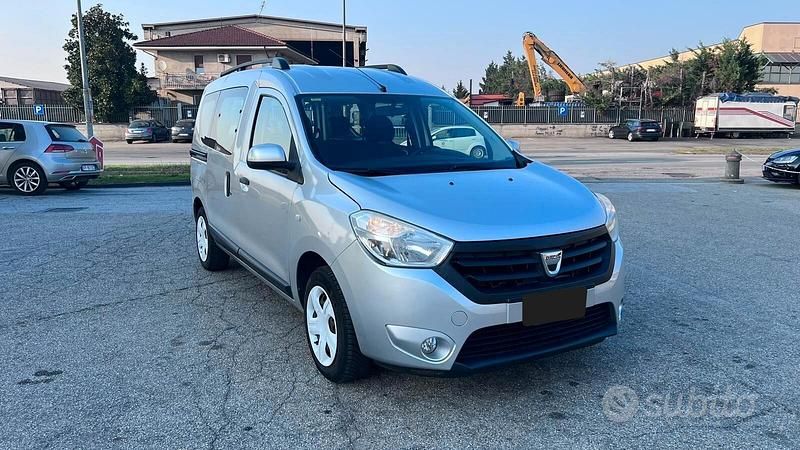 Usata Dacia Dokker 90 CV (66 kW) 2016 Argento Monovolume
