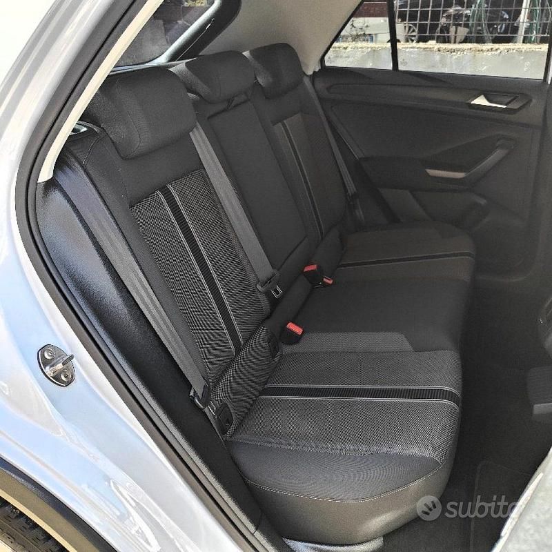 Usata VW T-Roc Business 116 CV (85 kW) 2019 Grigio SUV