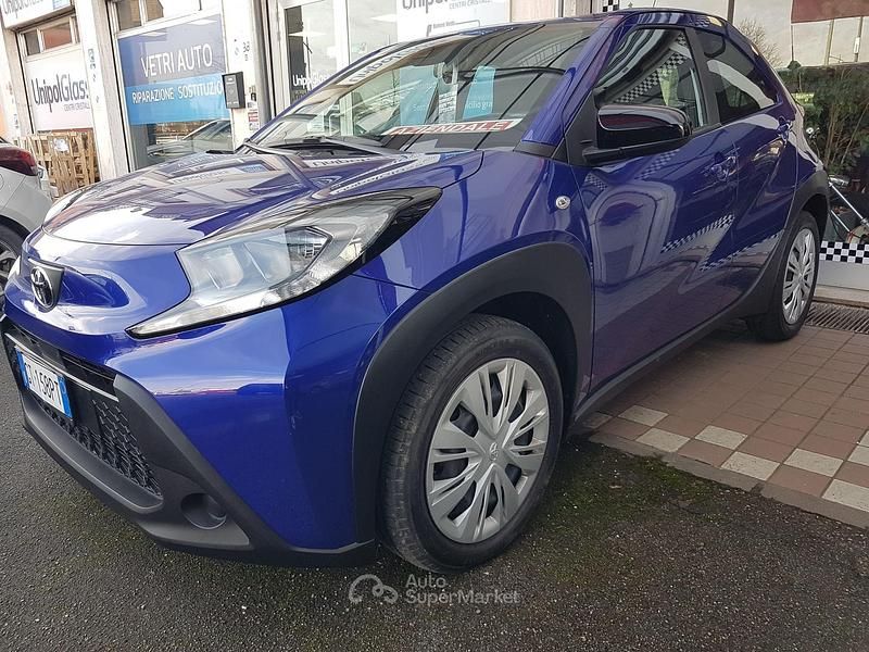 Usata Toyota Aygo 72 CV (52 kW) 2024 Blu Utilitaria