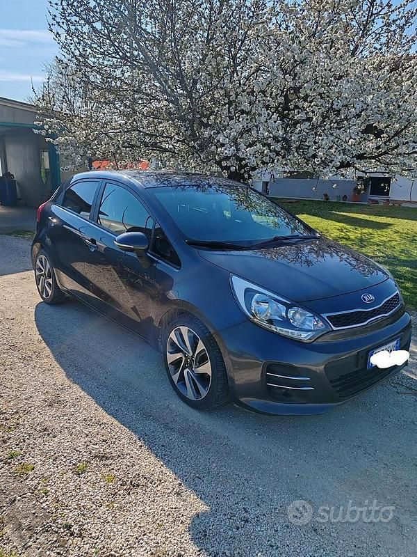 Usata Kia Rio 90 CV (66 kW) 2016 Grigio Utilitaria