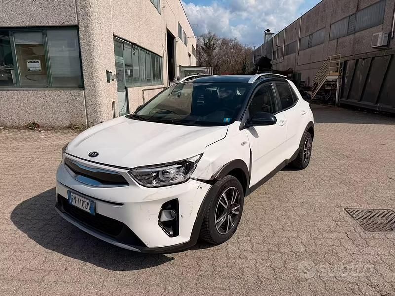 Usata Kia Stonic 120 CV (88 kW) 2019 Bianco SUV