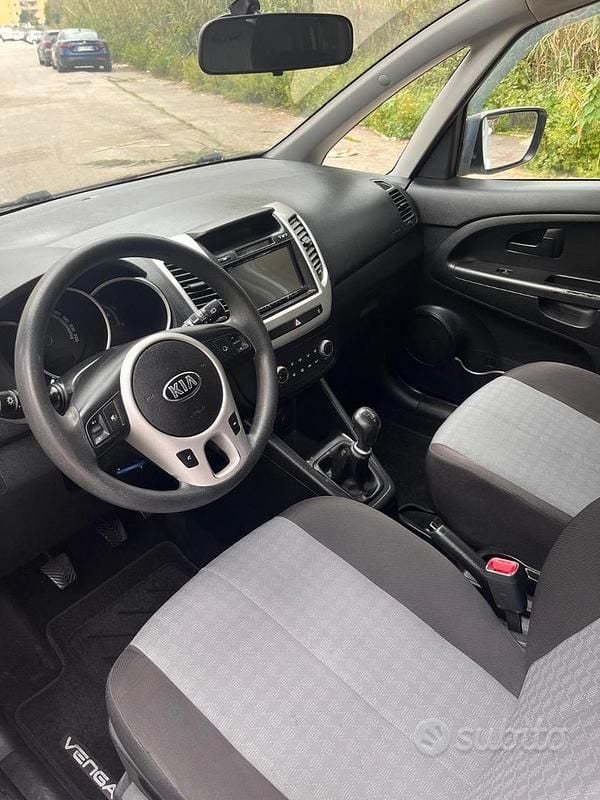 Usata Kia Venga 90 CV (66 kW) 2019 Bianco Utilitaria