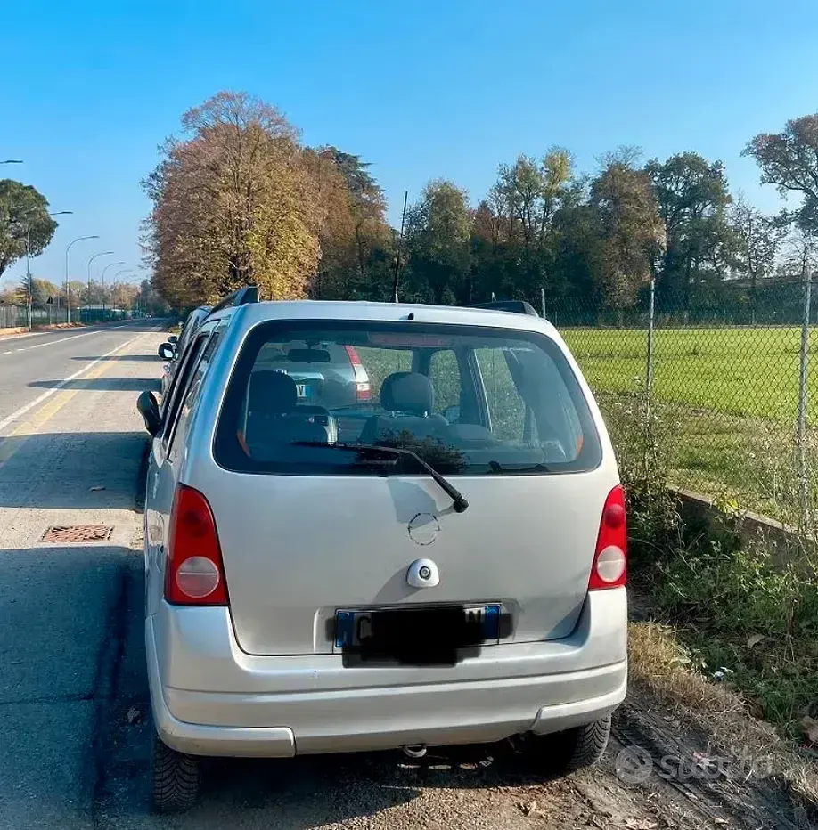 Usata Opel Agila 80 CV (58 kW) 2004 Grigio Monovolume