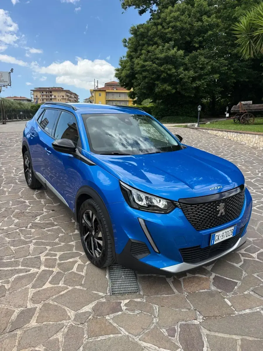 Usata Peugeot 2008 Allure 131 CV (96 kW) 2022 Blu SUV