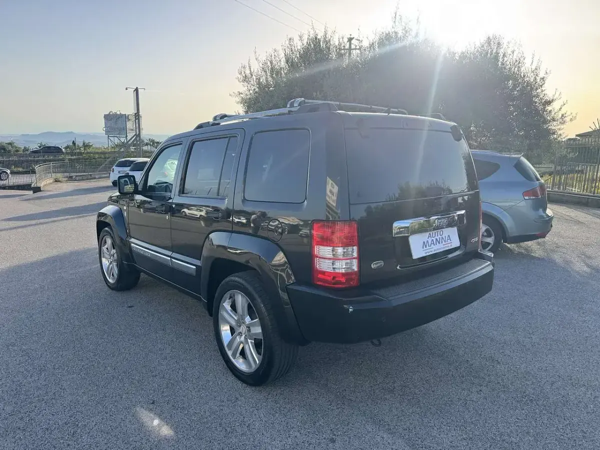 Second-hand Jeep Cherokee Overland 200 CP (147 kW) 2013 Negru SUV