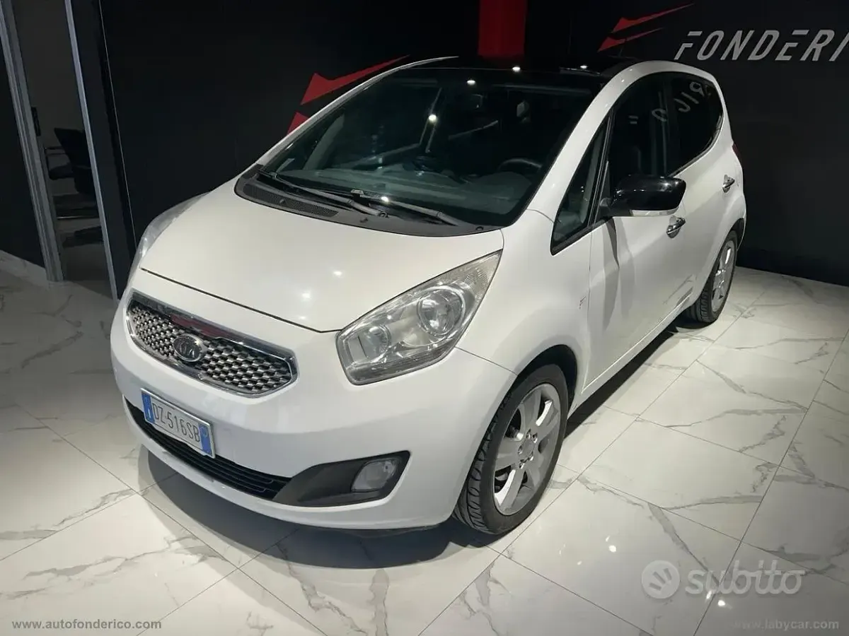 Begagnad Kia Venga 115 HK (84 kW) 2010 Vit Halvkombi