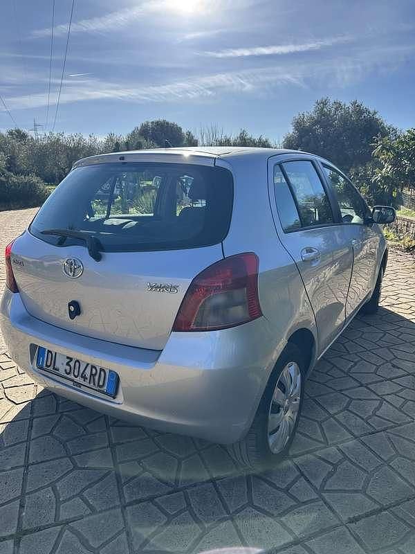 Usata Toyota Yaris Sol 87 CV (63 kW) 2007 Grigio Utilitaria