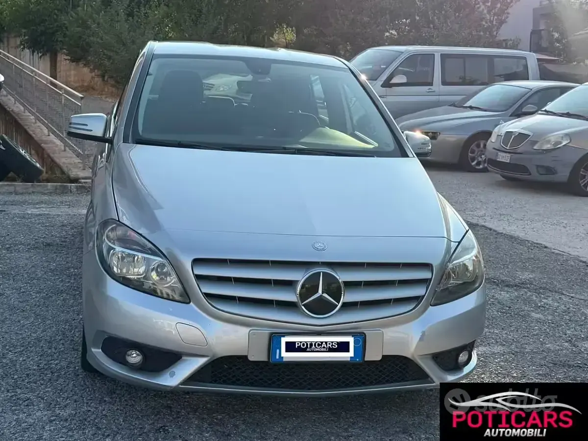 Usata Mercedes B180 Executive 109 CV (80 kW) 2012 Grigio Utilitaria