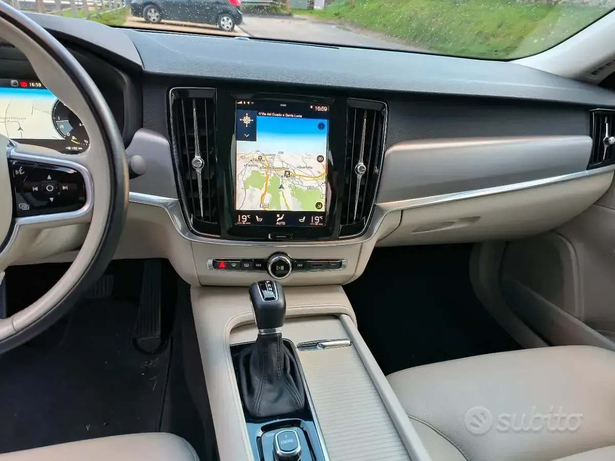 Usata Volvo S90 Business Edition 190 CV (139 kW) 2018 Grigio Berlina