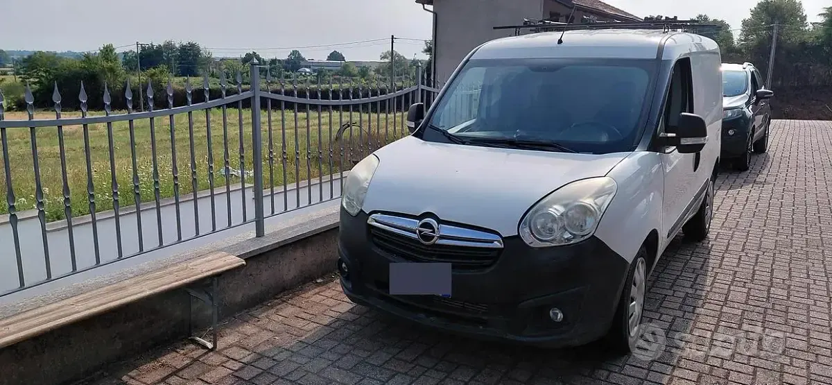 Usata Opel Combo 105 CV (77 kW) 2014 Bianco Monovolume