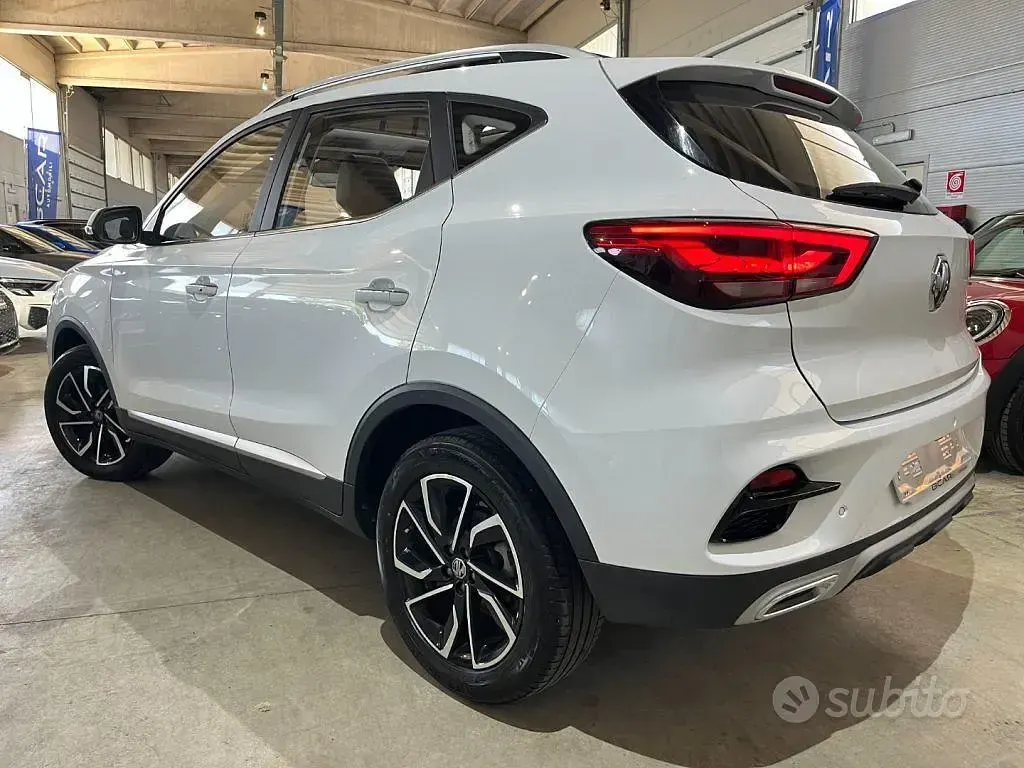 Usado MG ZS Luxury 111 CV (81 kW) 2023 Blanco SUV