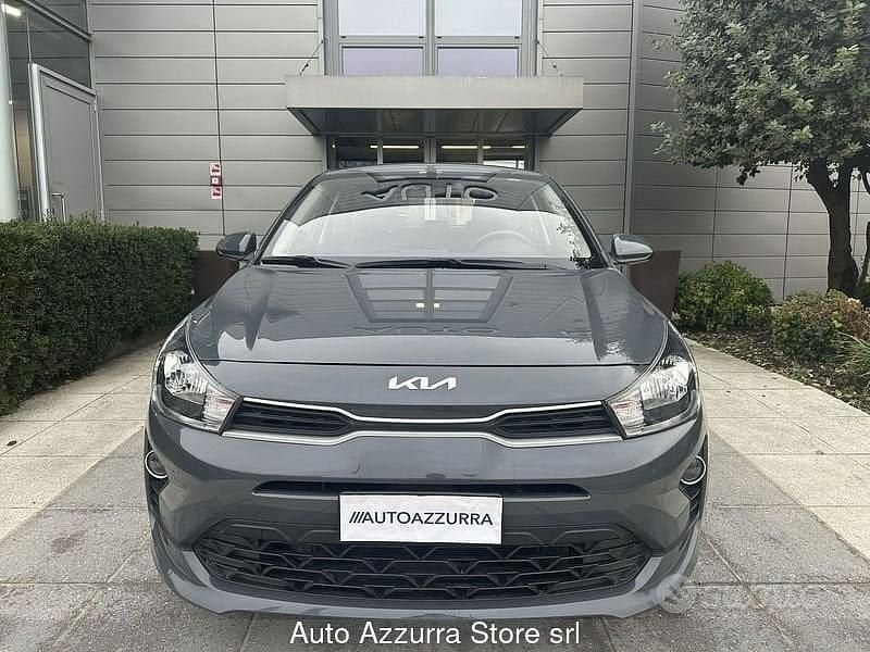 Usata Kia Rio Urban 83 CV (61 kW) 2023 Grigio Berlina