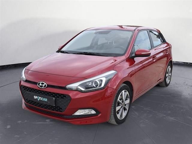 Rosso Usata 2015 Hyundai i20 Comfort Tre volumi | 5900 € (Buon prezzo) - Immagine 1/4