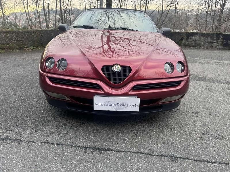 Usata Alfa Romeo Spider Lusso 150 CV (110 kW) 1995 Rosso Cabrio