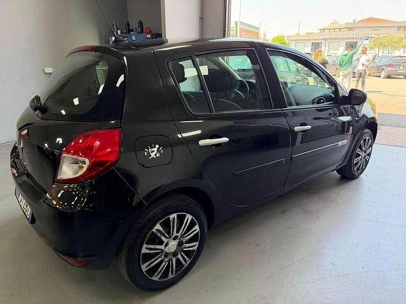 Usata Renault Clio III Dynamique 75 CV (55 kW) 2009 Nero Berlina