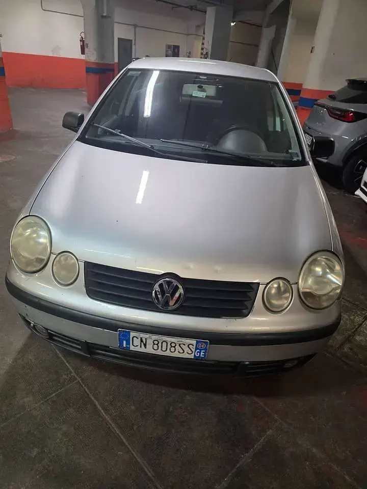 Usata VW Polo Comfortline 64 CV (47 kW) 2004 Argento Utilitaria