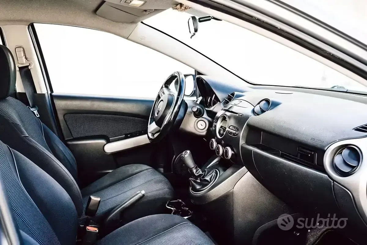 Usata Mazda 2 86 CV (63 kW) 2010 Grigio Utilitaria