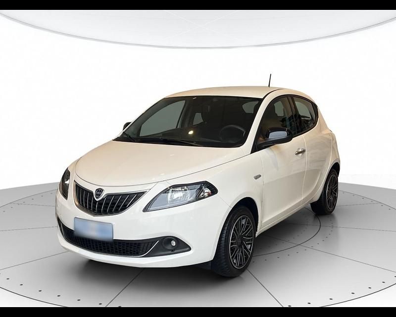 Usata Lancia Ypsilon Gold 70 CV (51 kW) 2022 Bianco Utilitaria