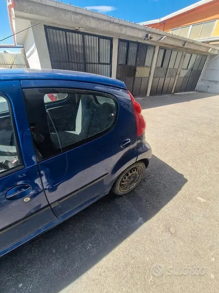 Usata Peugeot 107 68 CV (50 kW) 2005 Bluazzurro Utilitaria
